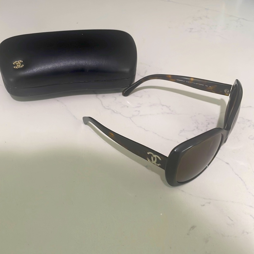 Vintage Classic Interlocking CC Logo Oversize Sunglasses
